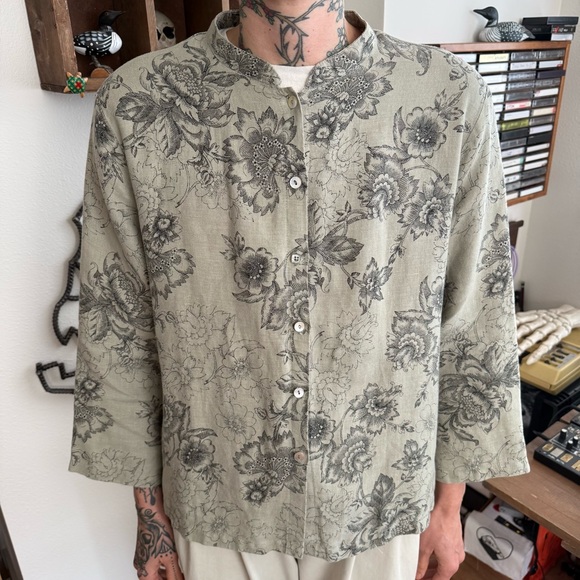 Vintage Tops - Vintage 90s Sage Green with AOP Floral Print Linen Button Down Shirt ~ Size L